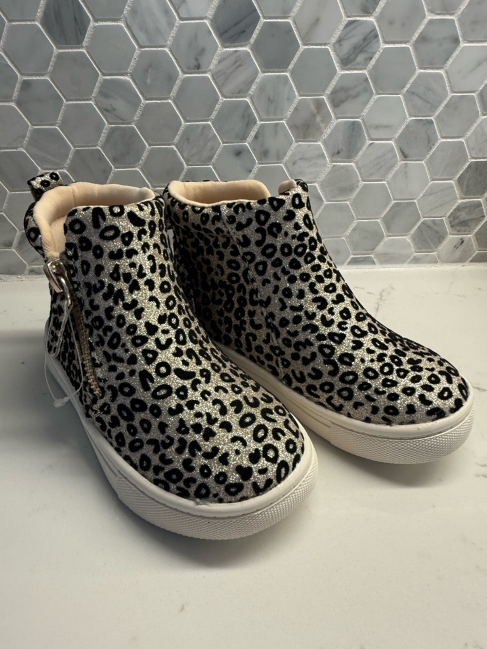 NWOT cupcakes & cashmere Kids Leopard Glitter High-Top Sneakers toddler size 7